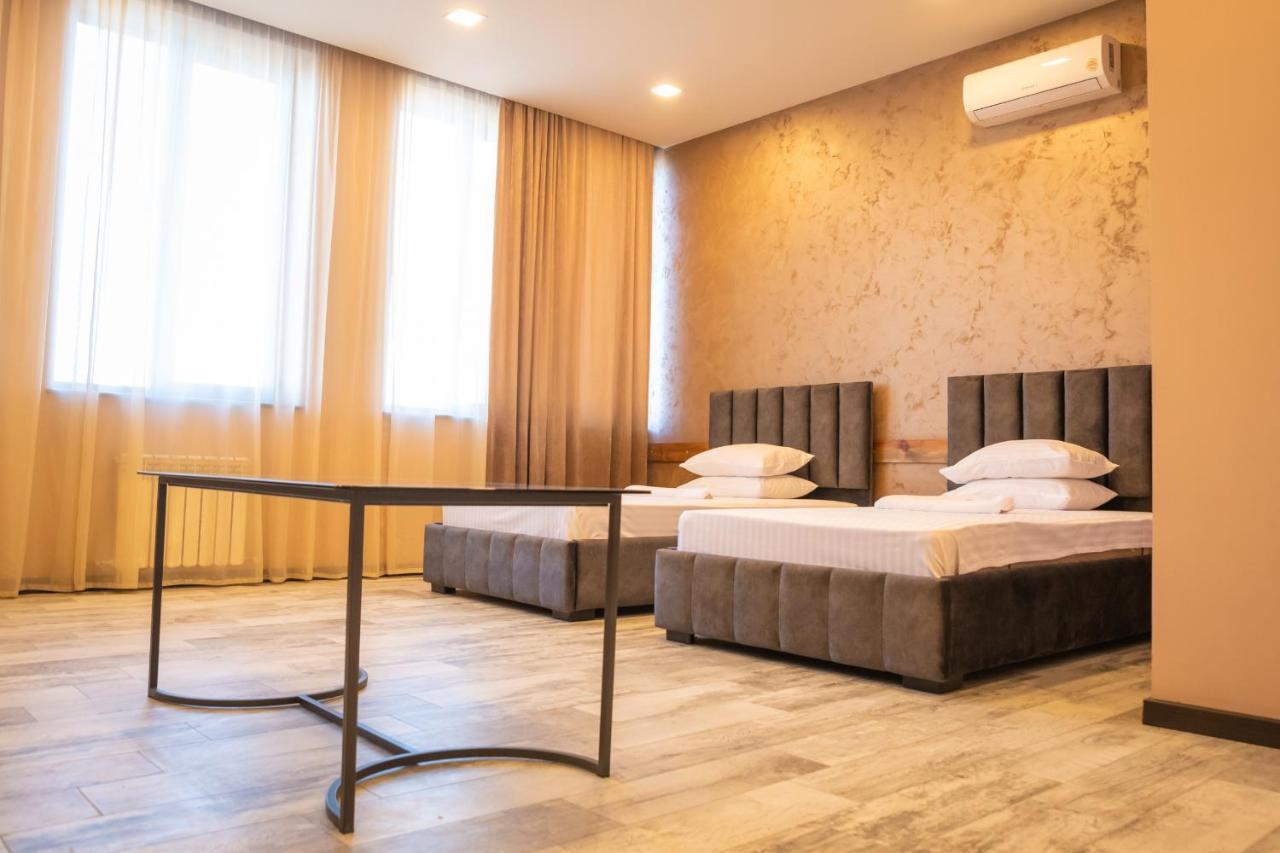 B H Y Guesthouse In Erivan Dış mekan fotoğraf