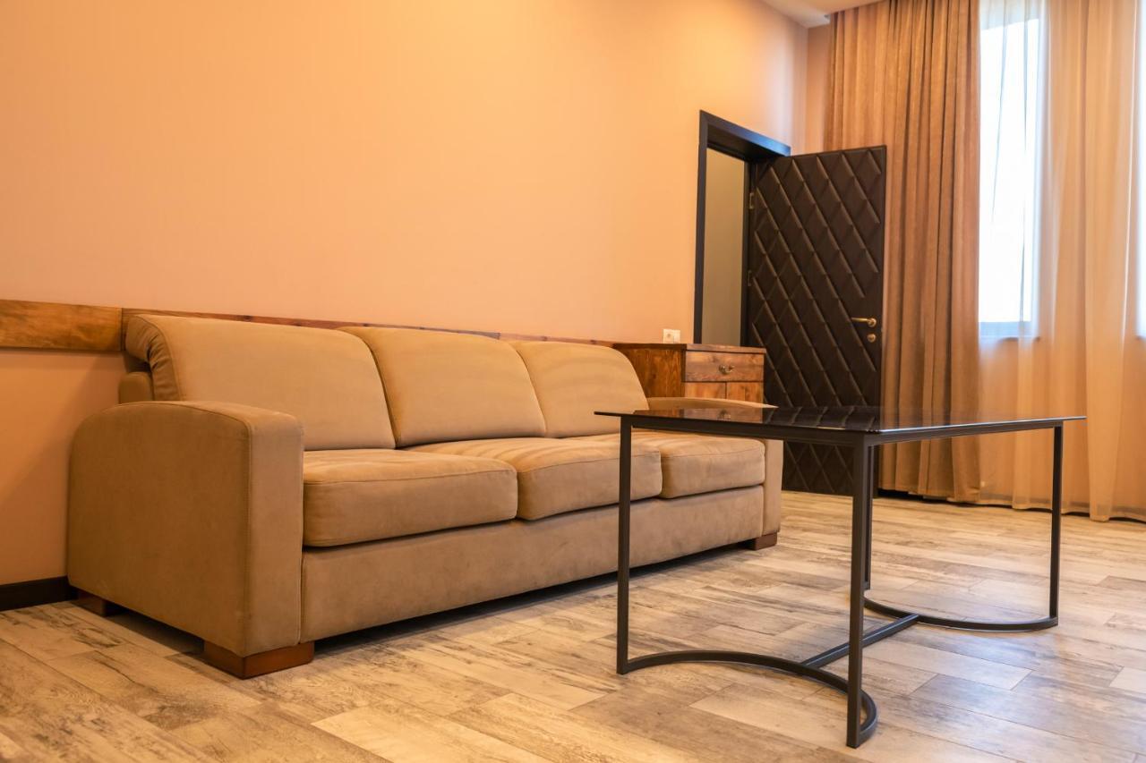 B H Y Guesthouse In Erivan Dış mekan fotoğraf